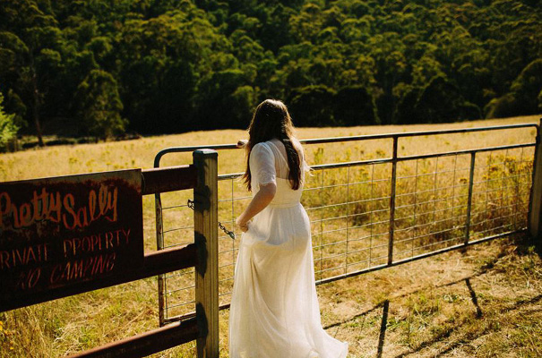 tim-coulson=photographer-bush-wedding-sydney-amazing-creek-river-country10