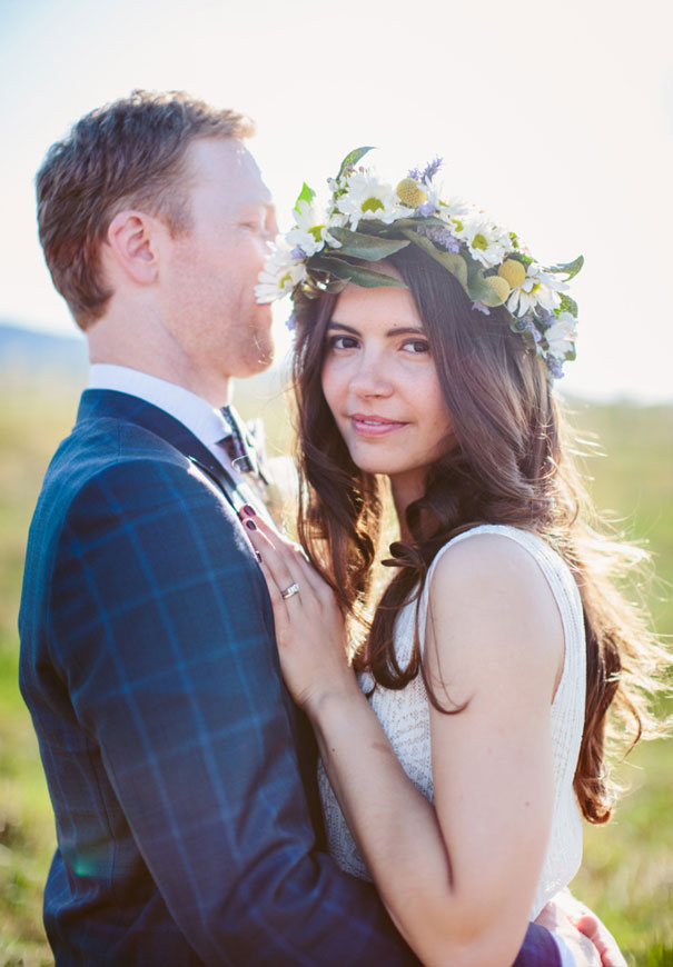 best-wedding-ever-the-wanderers-daisies-boho-bride-country-hippie-wedding-farm-inspiration43