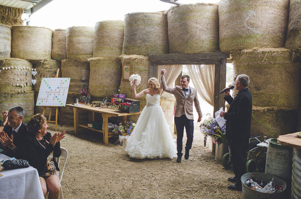 TAS-country-wedding-hay-bales-diy-ideas52
