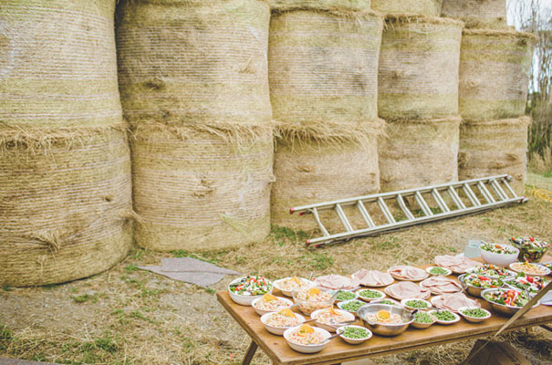 TAS-country-wedding-hay-bales-diy-ideas55