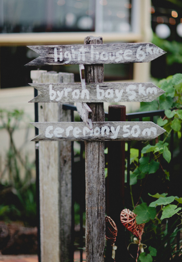 QLD-vicky-lee-queensland-wedding-photographer-just-married-sign23
