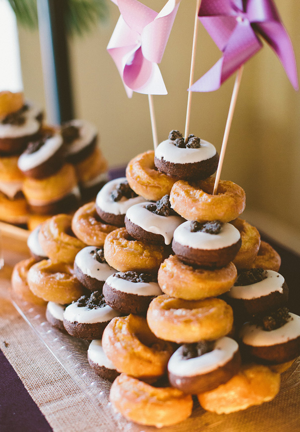 naked-wedding-cake-reception-flowers-inspiraton-donut-cake22
