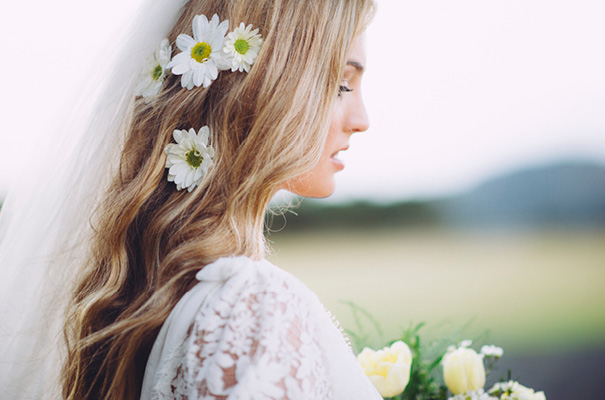 boho-gypsy-garden-outdoor-relaxed-wedding-inspiration-daisies-yellow16