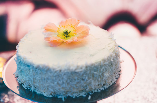 wedding-cake-topper-edible-flowers-dessert-inspiration-cool-different-best4