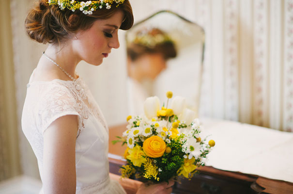 yellow-country-vintage-lace-dress-daisies-wedding-jess-jackson10
