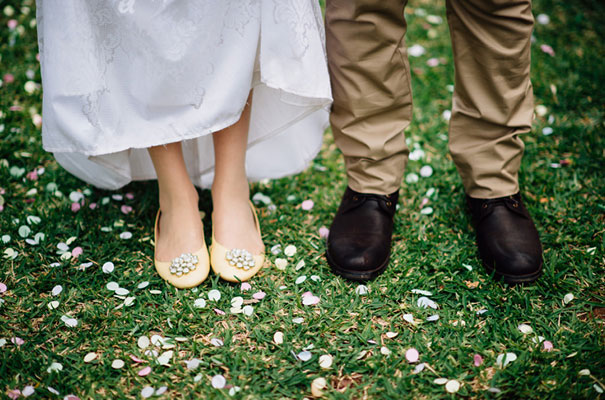 yellow-country-vintage-lace-dress-daisies-wedding-jess-jackson36