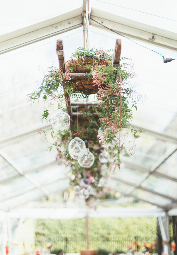 best-DIY-backyard-wedding-ladder-floral-styling-inspiration2
