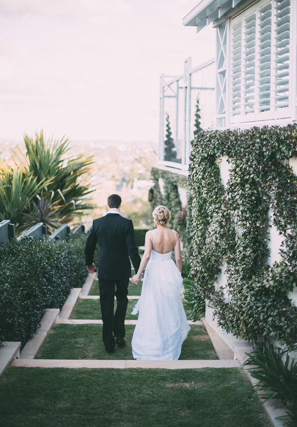 best-DIY-backyard-wedding-ladder-floral-styling-inspiration5