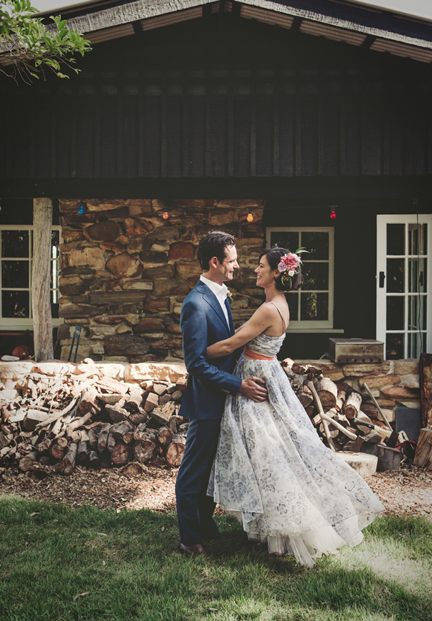 vintage-bridal-gown-blue-wedding-dress-backyard-inspiration10
