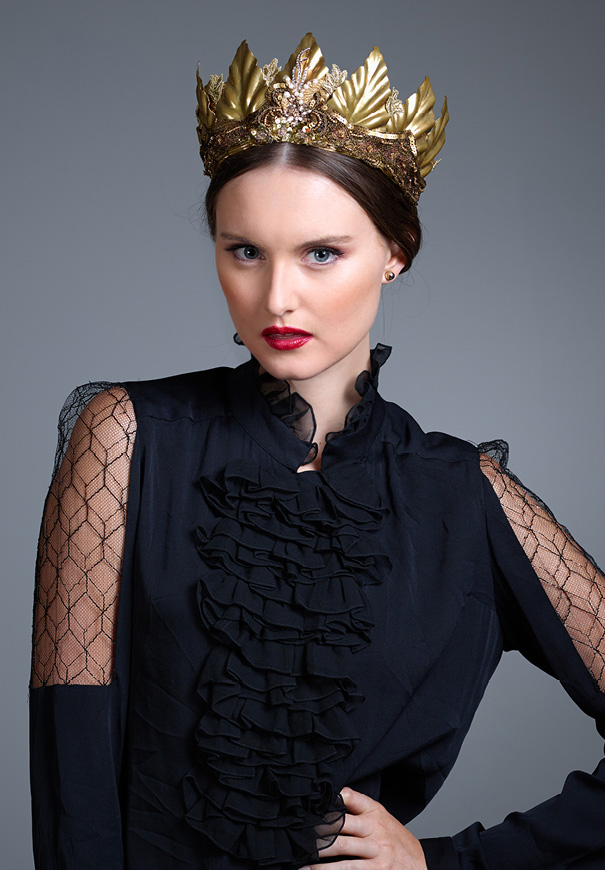 Viktoria-Novak-The-Pale-Empress-gold-leaf-wreath-bridal-accessories-crown13
