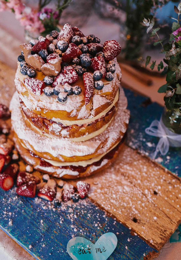cool-wedding-cake-ideas-fruit-flowers-succulents-dessert2