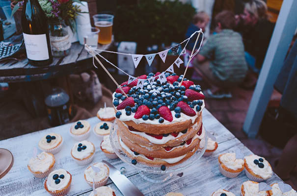 wedding-cake-different-ideas-fruit-flowers-succulents-dessert4