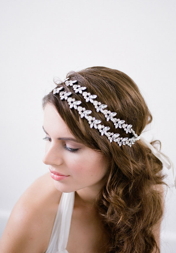 bridal-hair-accessories-veil-robe-lace-gold-pearl2