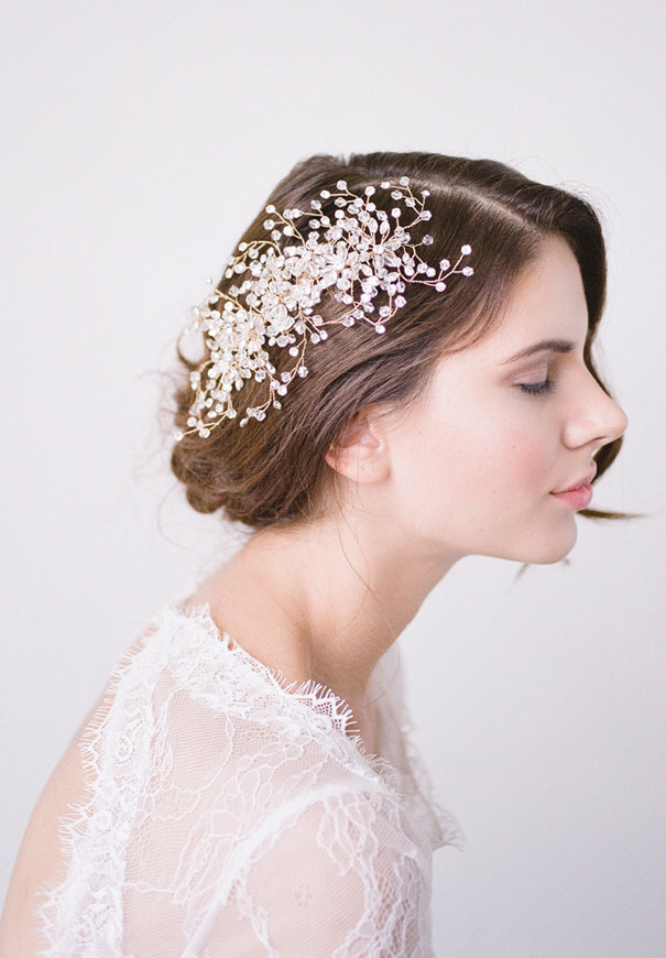 bridal-hair-accessories-veil-robe-lace-gold-pearl3