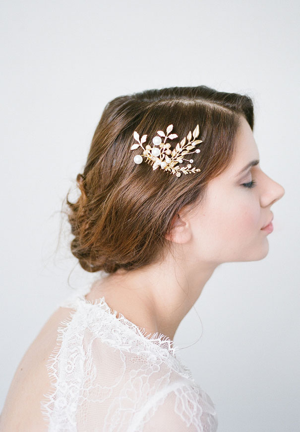 bridal-hair-accessories-veil-robe-lace-gold-pearl6