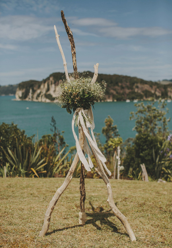 NZ-rue-de-seine-danelle-bohane-new-zealand-backyard-wedding-inspiration-daisies52