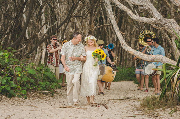 stradbroke-island-teeki-style-beach-coastal-barefoot-bride-wedding8