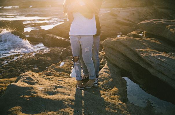 golden-hour-sunset-white-tshirt-jeans-converse-beach-engagement12