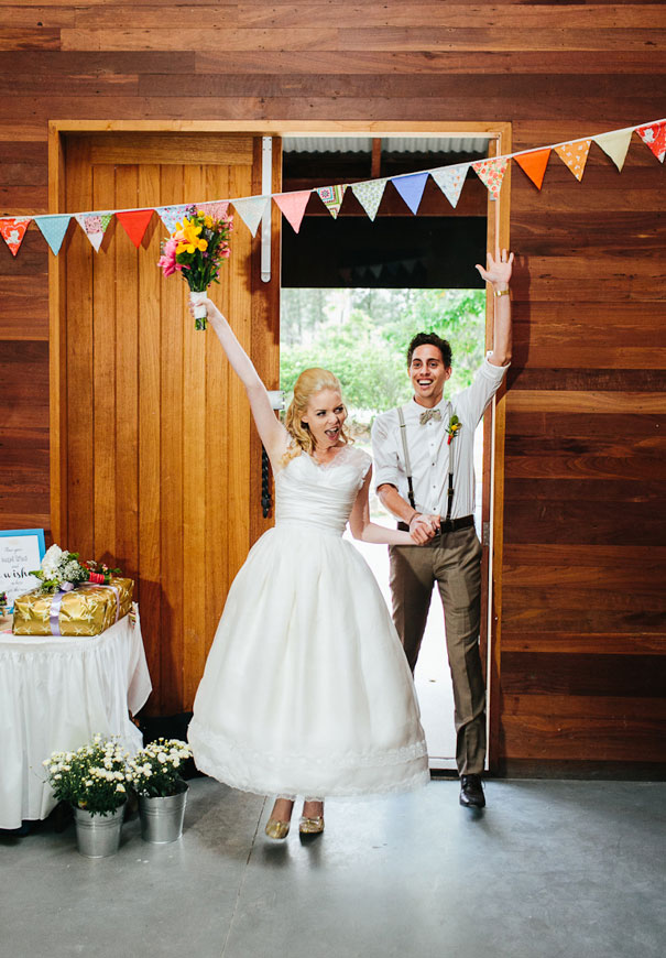 country-DIY-bunting-wedding-barn-winery-qld-julian-beattie-retro-vintage-bride14