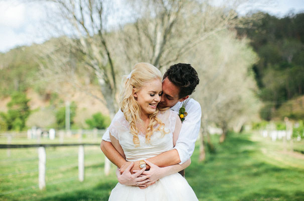 cute-DIY-bunting-wedding-barn-winery-qld-julian-beattie-retro-vintage-bride35