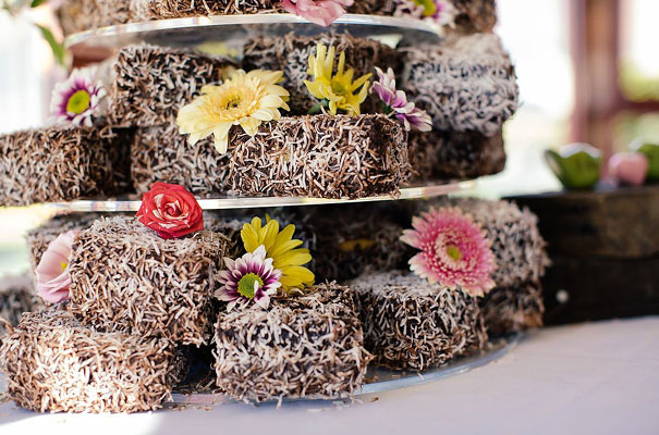 wedding-cake-inspiration-cheese-wheel-naked-cake-flowers-traditional-cool-diffferent4