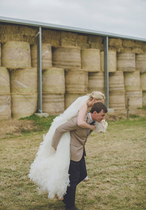 tamania-country-wedding-hay-bales-diy-ideas2
