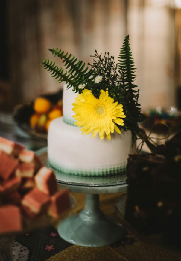 cake-sunflower-Victoria-country-wedding-diy-paper-hearts-photographer-gypsy-bride59