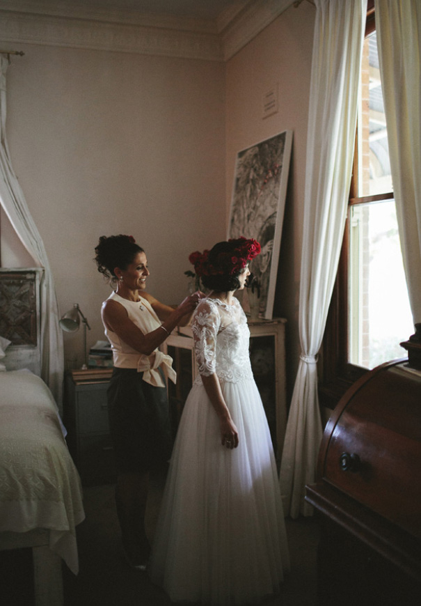james-frost-red-roses-Mindaribba-House-wedding-tocal-bride3