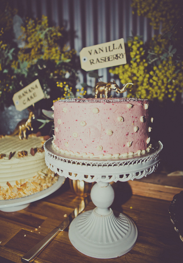 naked-wedding-cake-reception-flowers-inspiraton-donut-cake216