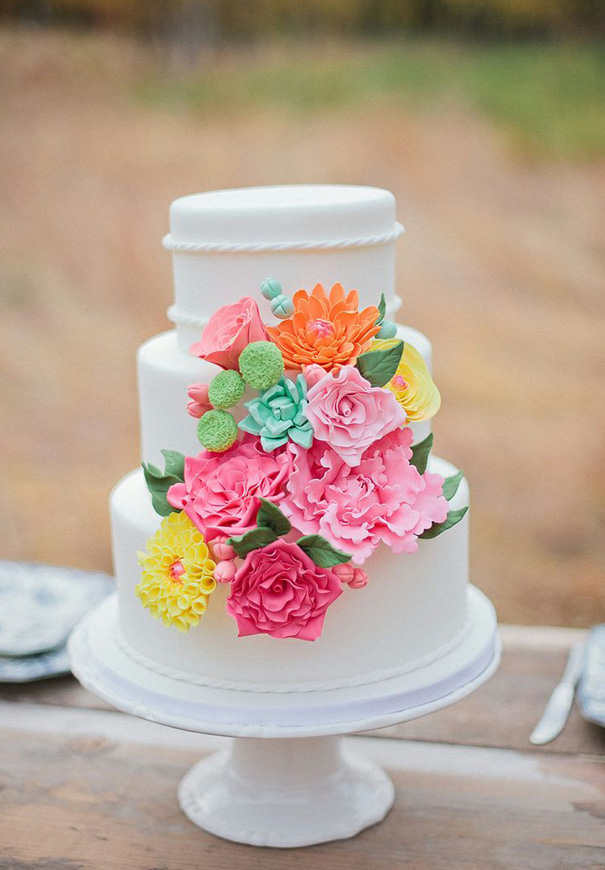 naked-wedding-cake-reception-flowers-inspiraton-donut-cake23