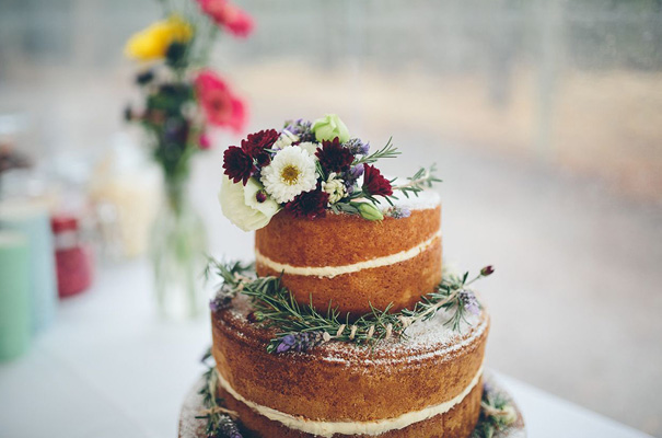 wedding-cake-naked-cake-reception-flowers-inspiraton-donut-cake