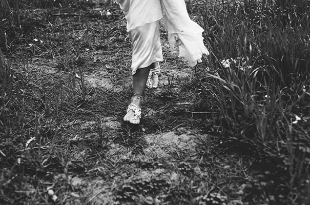 barefoot-sandals-anna-campbell-wedding-dress9