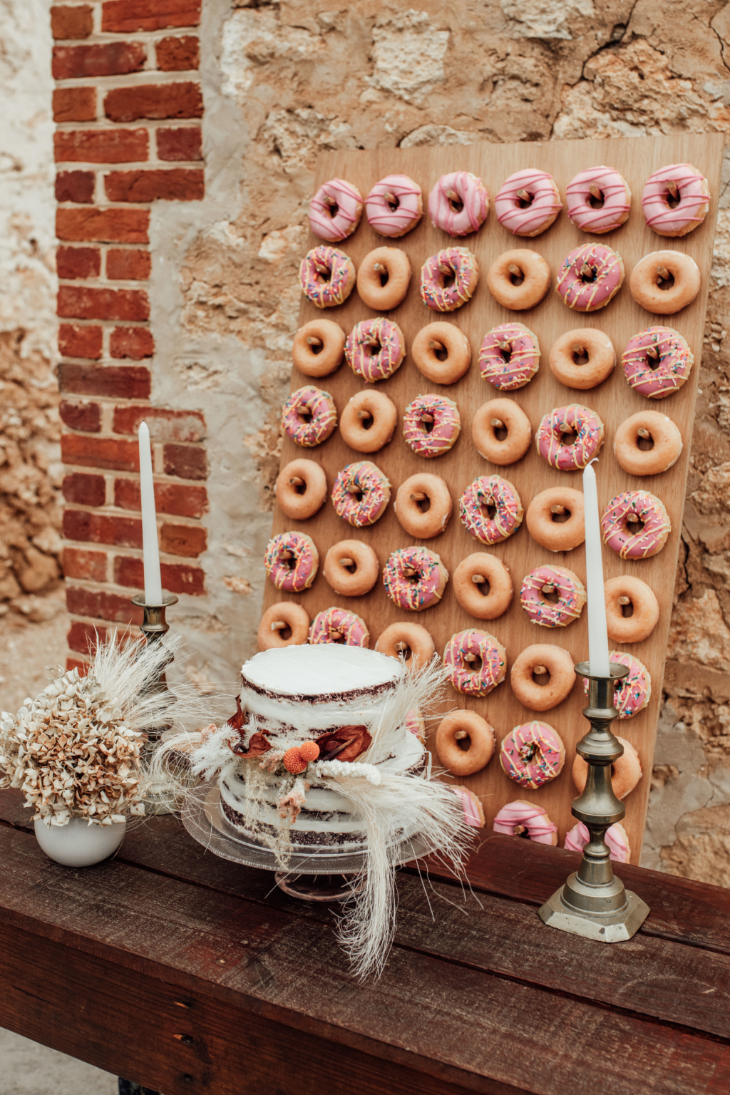 16 DELISH DONUT CAKES & WALLS Hello May