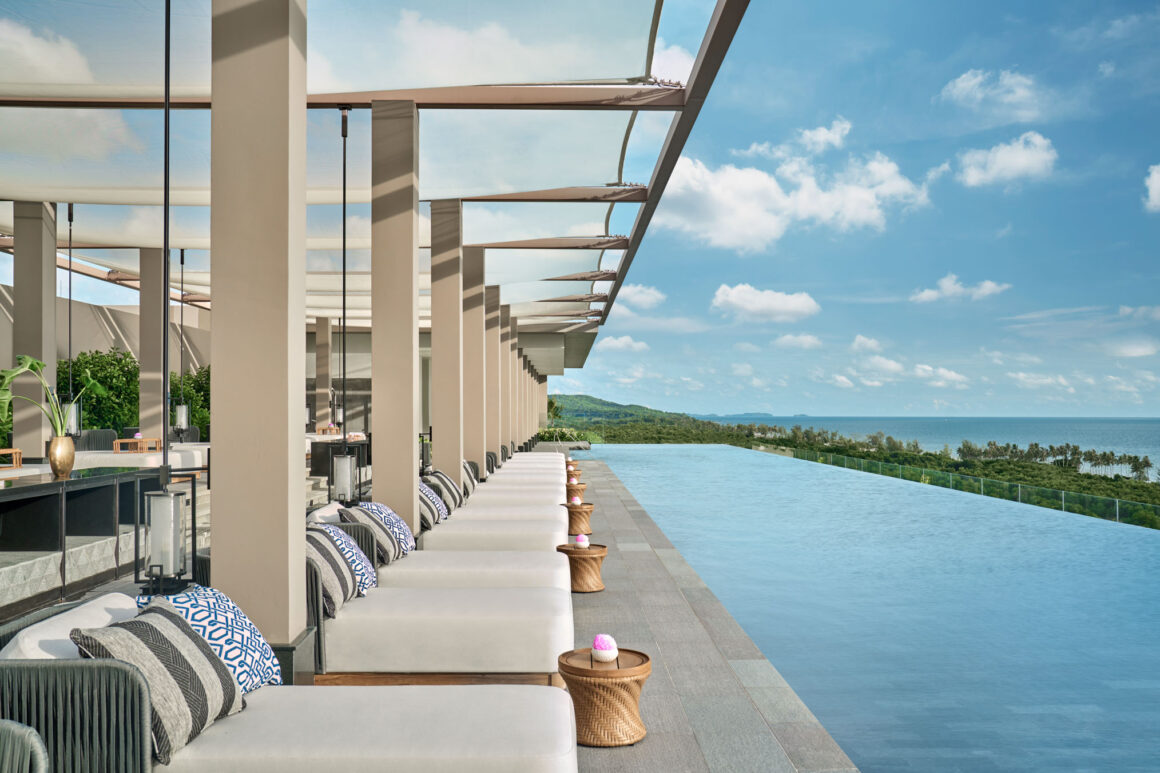 infinity pool Regent Phu Quoc